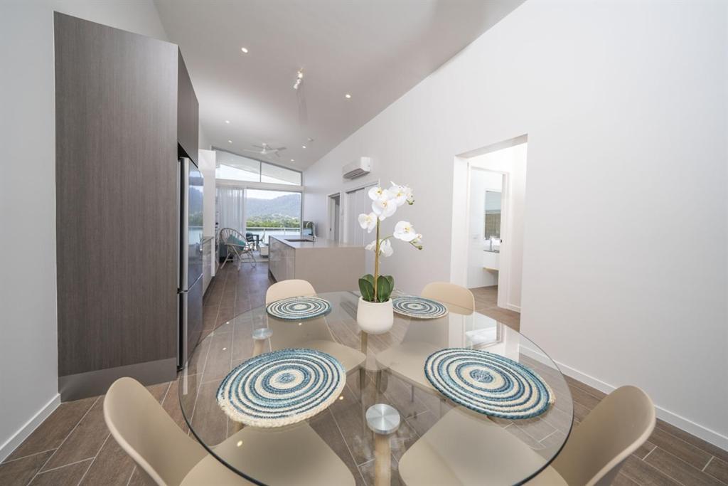 Harbour Cove Hotel Airlie Beach Bagian luar foto