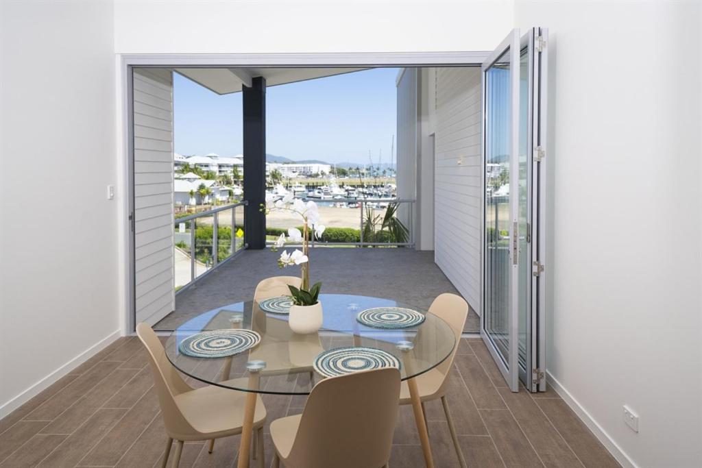 Harbour Cove Hotel Airlie Beach Bagian luar foto