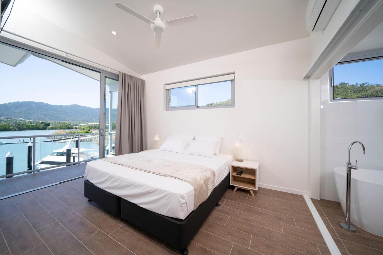 Harbour Cove Hotel Airlie Beach Bagian luar foto