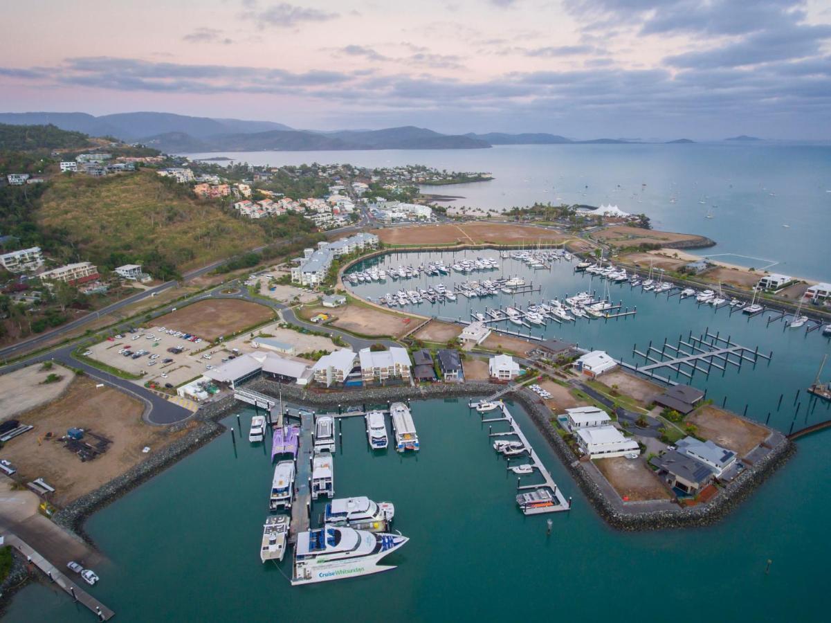 Harbour Cove Hotel Airlie Beach Bagian luar foto